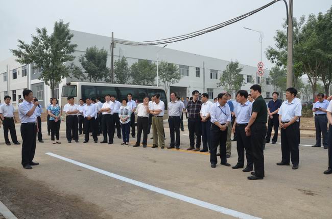 市、區(qū)觀摩團到華紡科技產(chǎn)業(yè)園實地考察
