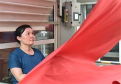面料車間劉麗麗：練就火眼金睛，成就質(zhì)量堅盾
