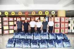 公司走進玉龍湖小學(xué)開展“六一”走訪慰問活動